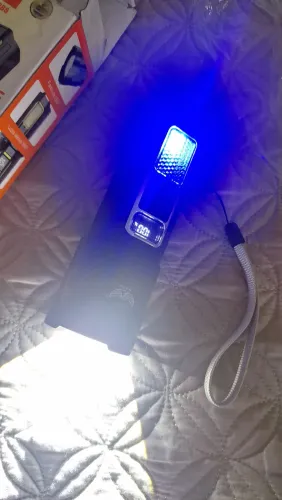 Lanterna Tática com alto poder lumens recarregavel e giroflex