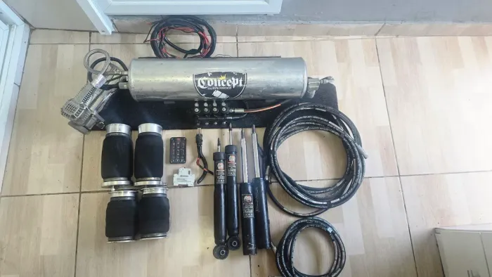 Kit de suspensão a ar foi utilizado num carro Volkswagen polo