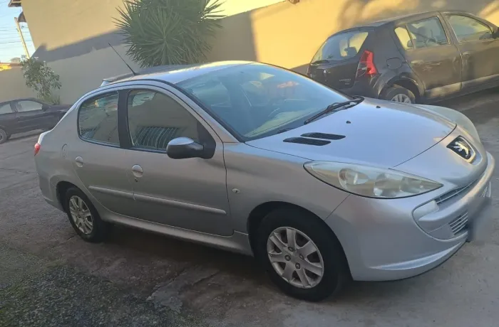 Peugeot 207 Sedan Passion XR 1.4 Flex 8V 4P 2012
