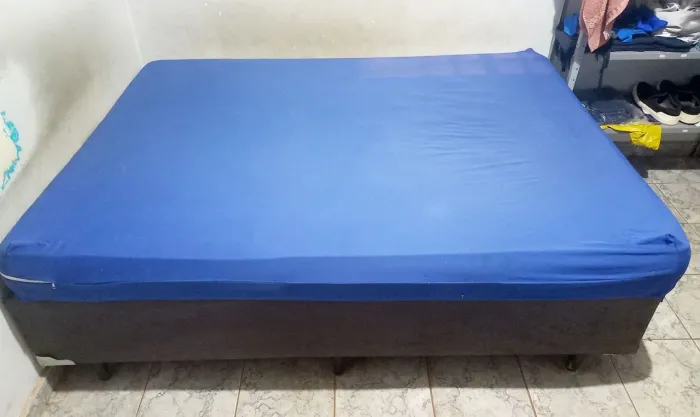 Cama de Casal Completa com Colchão - Ótimo Estado