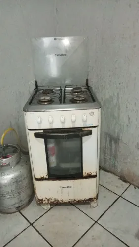 Geladeira fogã mesa cama cadeira armário combina sofá 