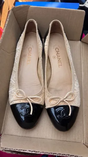 Sapatilha Chanel Original - Tam. 37 - Renda Bege e Verniz Preto