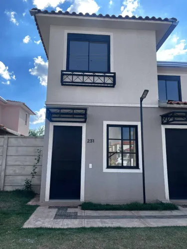 CASA EM CONDOMÍNIO 2 Dormitórios sala cozinha quintal