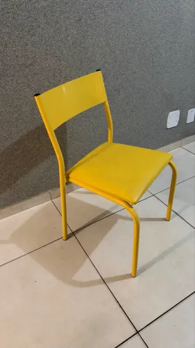Cadeira amarel