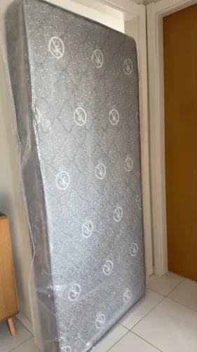 Colchão de solteiro/ novo lacrado
