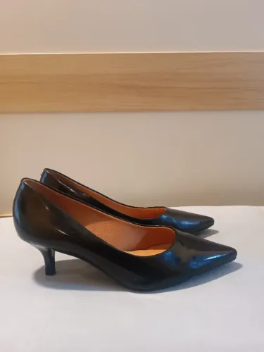 Sapato preto Vizzano n. 39 salto baixo bico fino