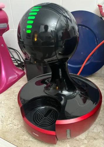 Cafeteira Dolce Gusto Drop automática com porta cápsula pouco uso 