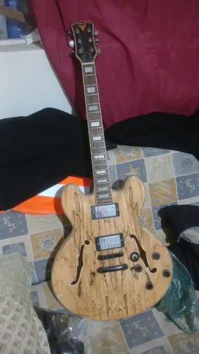 Guitarra  semi acústica Elétrica 