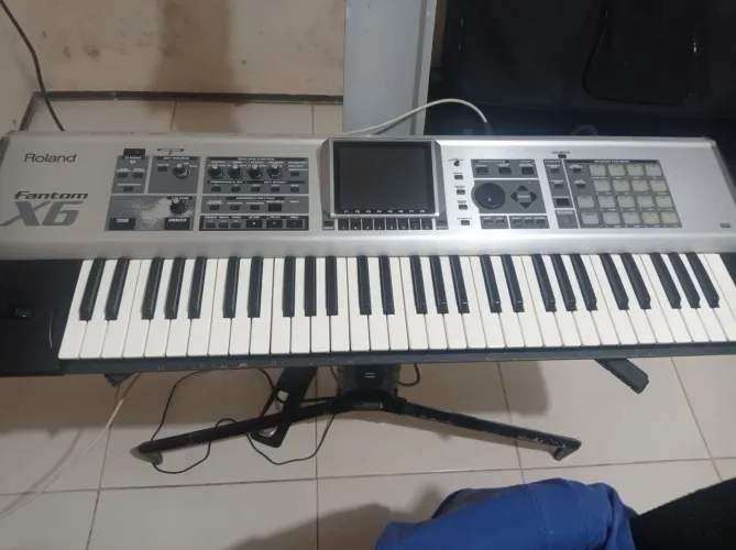 Teclado Roland Fantom x6