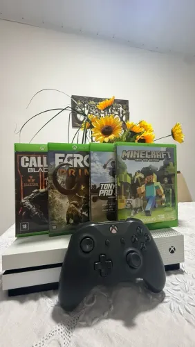 XBOX ONE S - 4 JOGOS