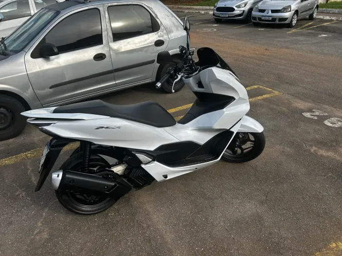 Honda PCX 160 2025 Branca - Apenas 7.500 km | Na Garantia | Impecável! Aceito Propostas.