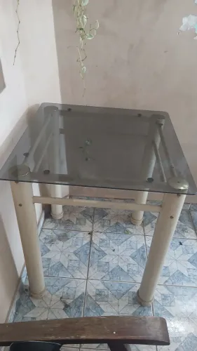 Mesa com vidro