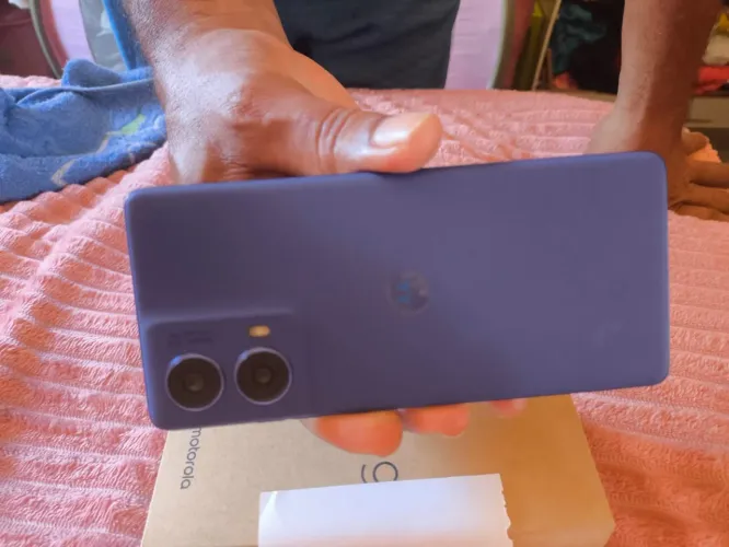 Vende-se um celular novo na caixa moto g85 256 GB 5g valor 1500 reais celular topado por n