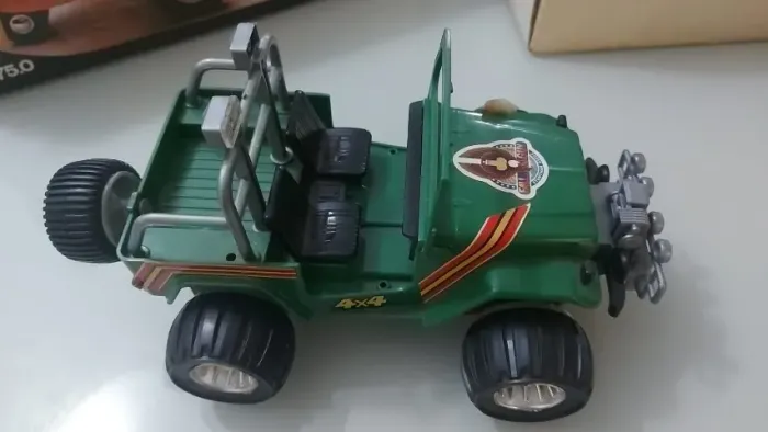 Carrinho Duro na Queda Super Jeep da Glaslite Brinquedo anos 80