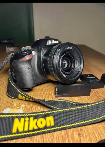 VENDO CÂMERA NIKON D3200