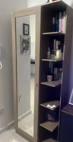 Estante com espelho 