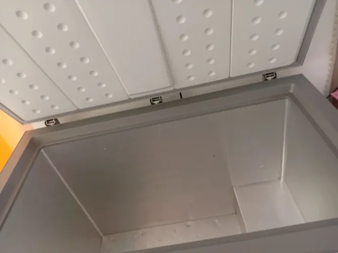 Frizeer semi novo midea gela muito