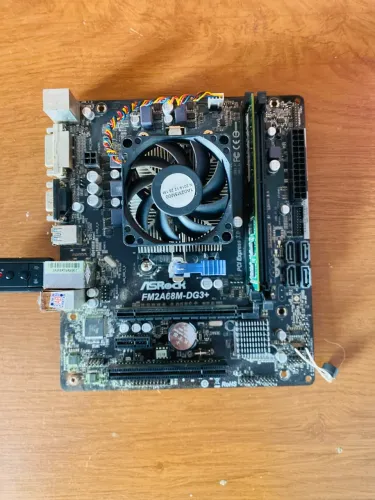 Kit AMD A8-7600 + 4GB de ram + placa mãe FM2A68M-DG3+