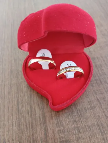 Alianças de casamento/noivado.