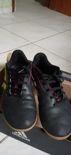 Chuteira futsal Adidas tiro