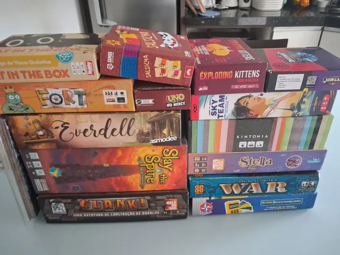 Jogos de tabuleiro e cartas seminovos (valores na descrição)