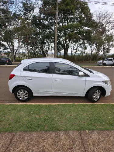 Chevrolet Onix Hatch LT 1.0 8V Flex Power Mec. 4P 2015