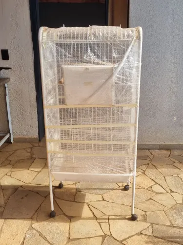 Vende-se gaiola para ave meio porte