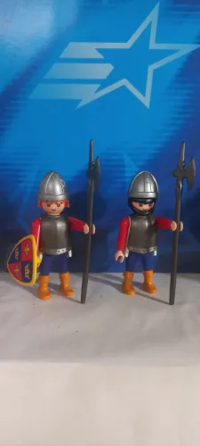 Playmobil kit com 2 cavaleiros medievais 