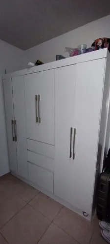 Guarda-roupa 6 portas, duas gavetas e sapateira