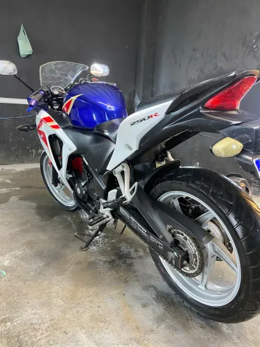 Cbr 250r 