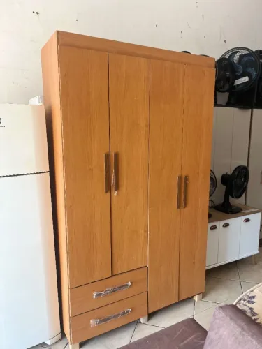 Guarda roupa semi novo