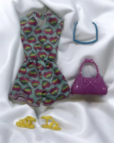 Roupa Barbie colorida + acessórios 