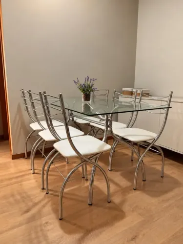 Mesa de jantar com 6 cadeiras - Vidro + Metal - 140x80 cm