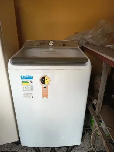 LAVADOURA AUTOMÁTICA: Roupas limpas sem esforço