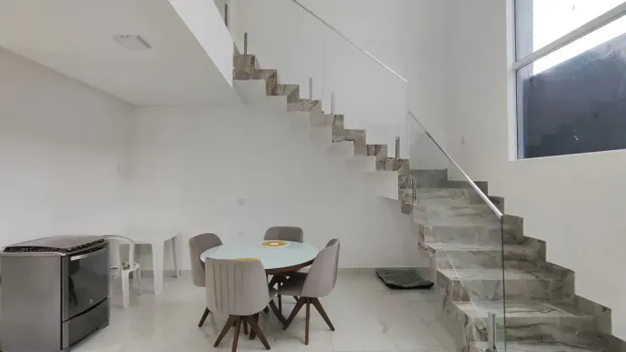 Casa Duplex Á Venda em Condomínio| 174m² | 3 Quartos Sendo 1 Suíte