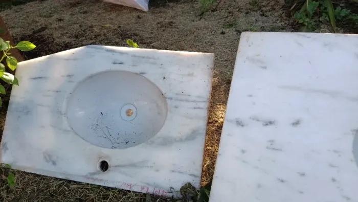 Pias de Mármore Branco com Cuba Embutida - Ótimo Estado!