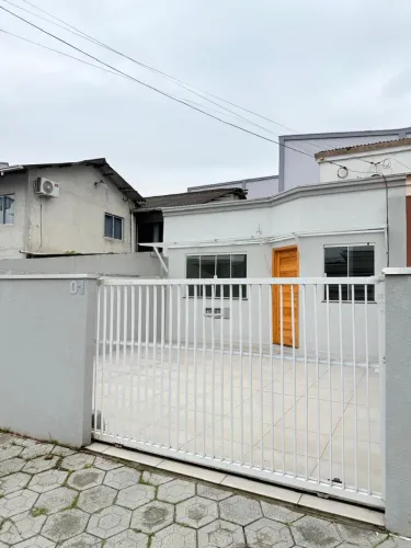 Alugo casa no bairro cidade nova em Itajaí