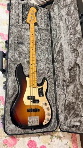 Contrabaixo Fender American ultra II precision