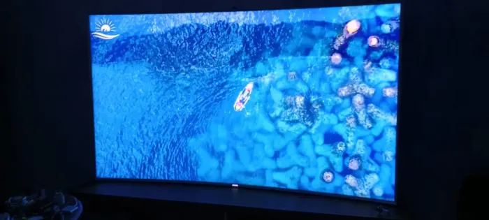 Tv 78 Polegadas Smart 4K -Comando de Voz e Comando por Gensto!
