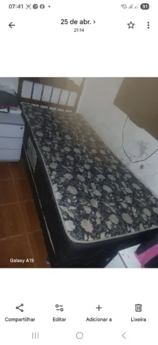 Cama de solteiro de molas e auxiliar