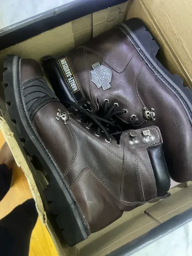 Bota Harley Davidson na caixa