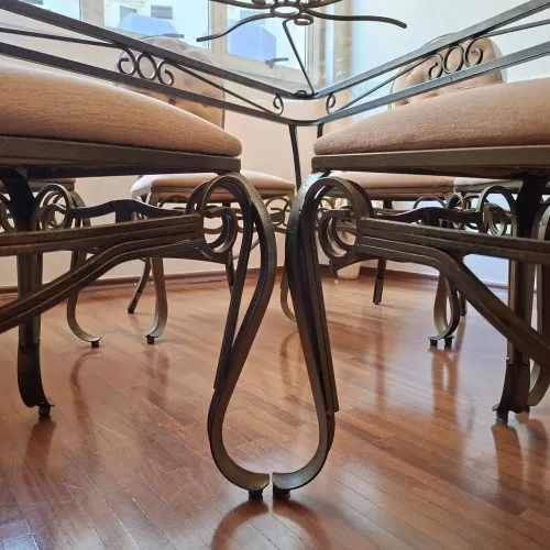 Vende-se uma mesa de vidro
