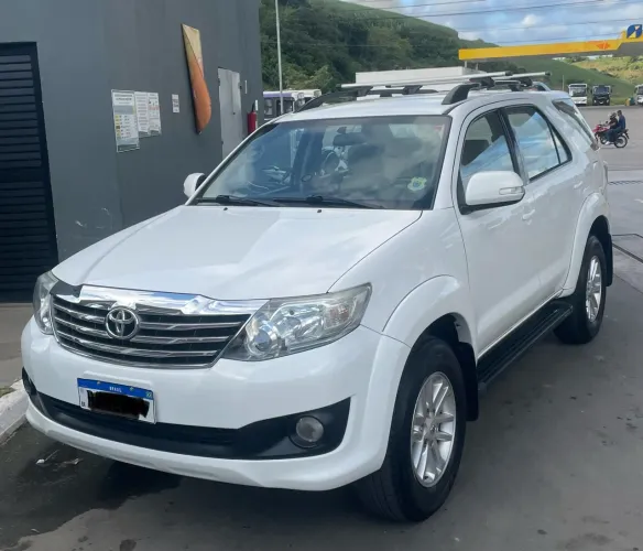Toyota Hilux SW4 SR 4X2 2.7/ 2.7 Flex 16V Aut. 2014