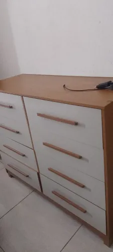 Cômoda com 8 gavetas