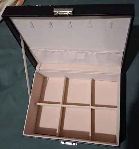 Vendo porta jóias preto