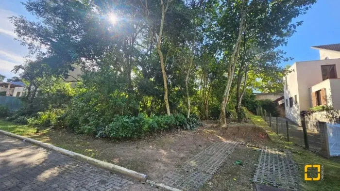 Terreno em condomínio fechado no Rio Tavares