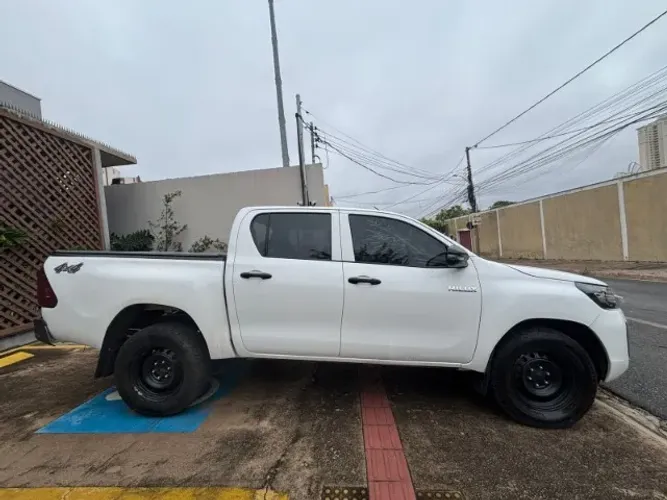 Toyota Hilux CD 4X4 2.8 Diesel Mec. 2024