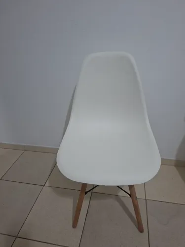 Cadeira Charles Eames Eiffel branca
