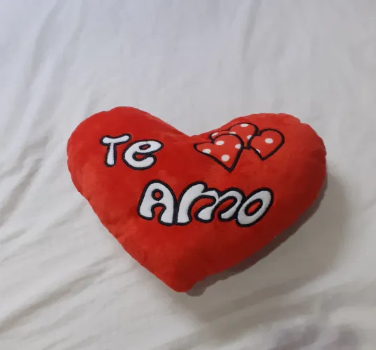 Coração de pelúcia com frase