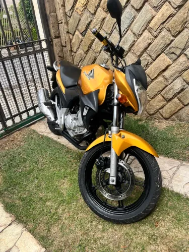 HONDA CB 300 2010